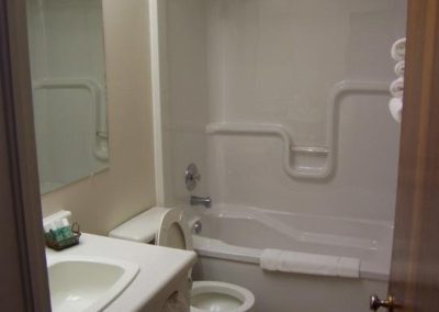 Wingham Lindon Motel Bathroom